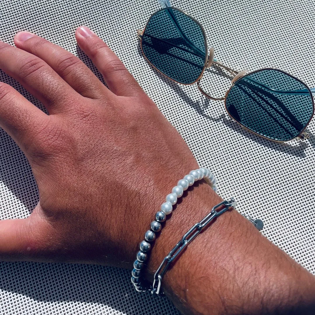 Aeneas Modern Silver Look