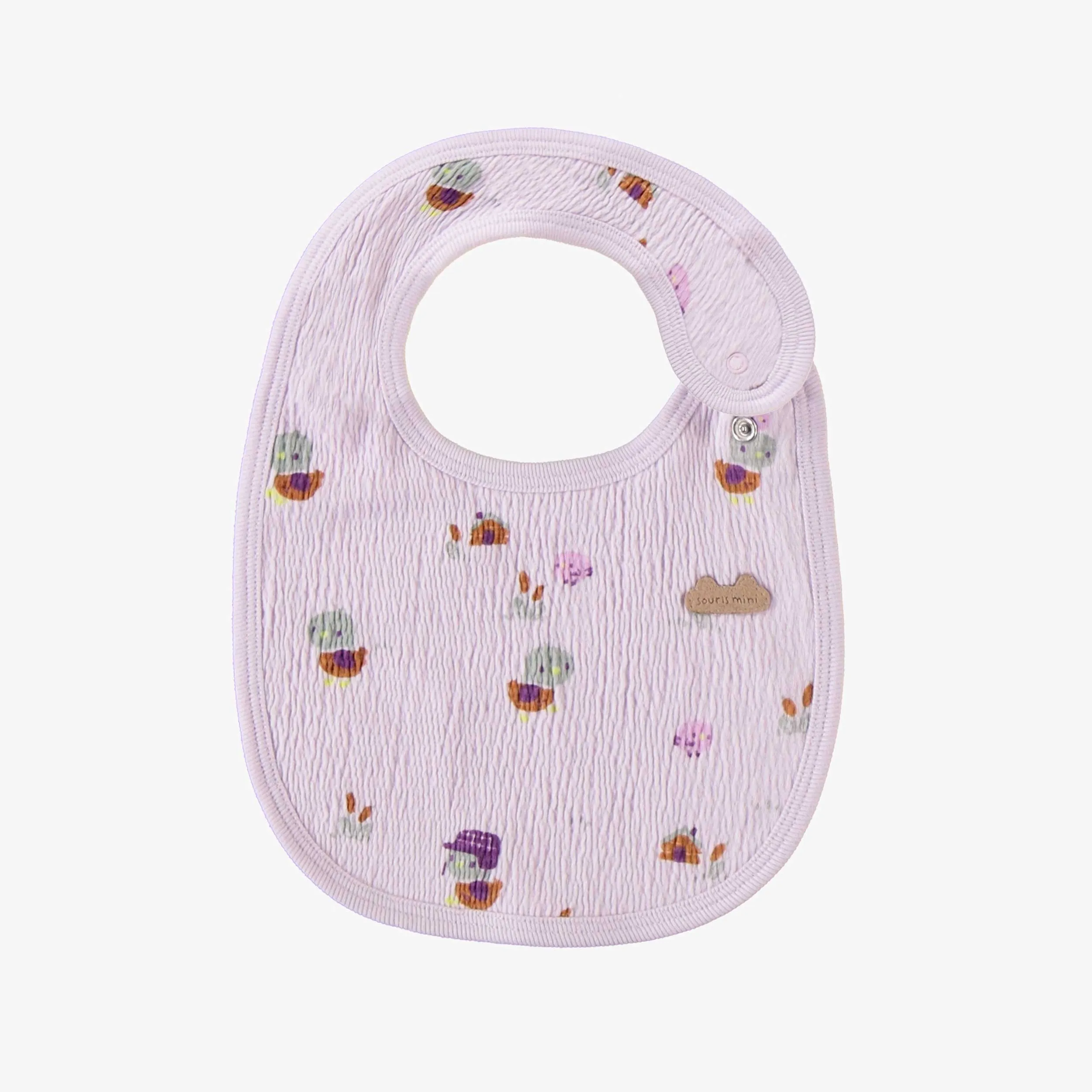 Bavoir lavande à motifs de canetons en jersey crêpé, naissance || Lavender bib with ducks print in crinkle jersey, newborn