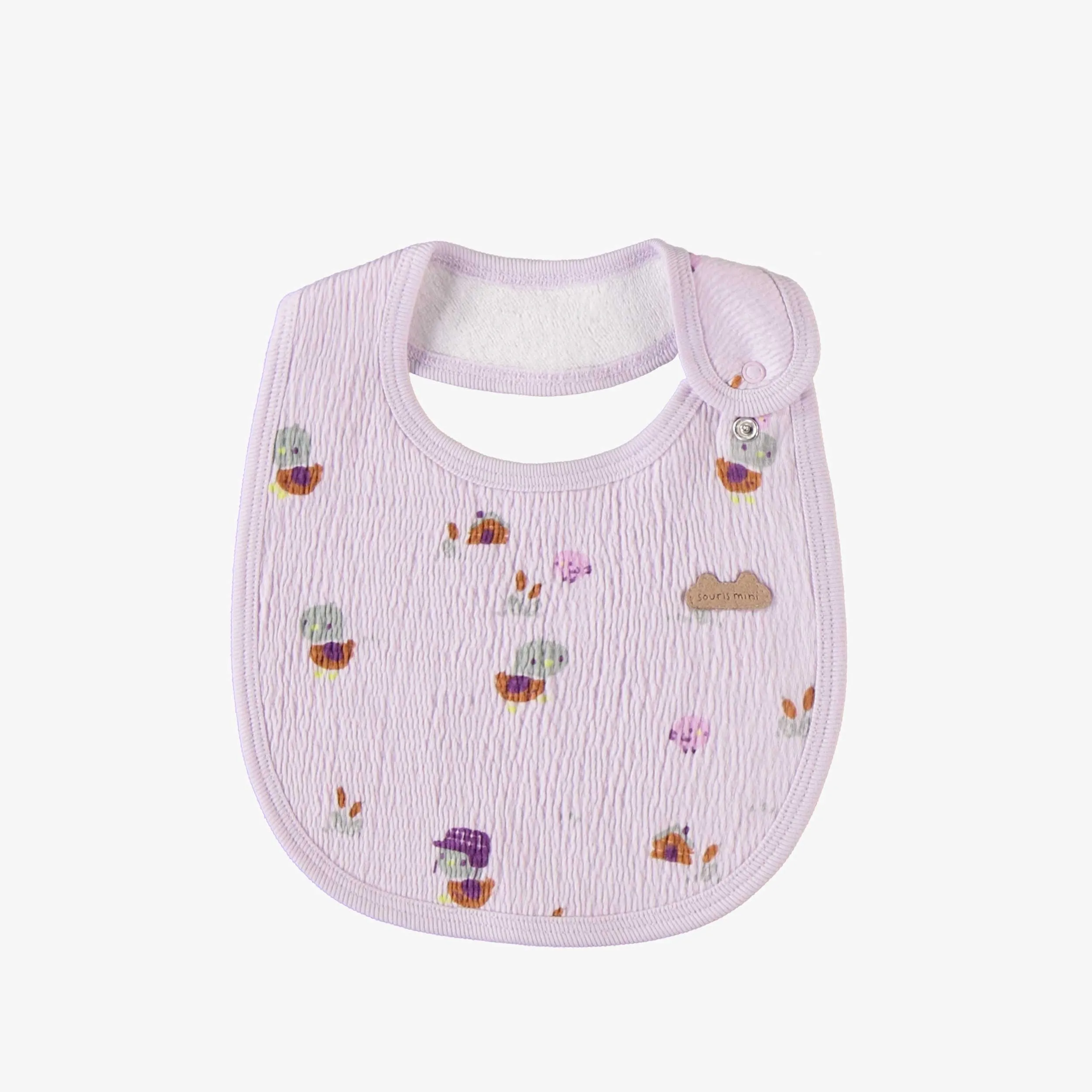 Bavoir lavande à motifs de canetons en jersey crêpé, naissance || Lavender bib with ducks print in crinkle jersey, newborn