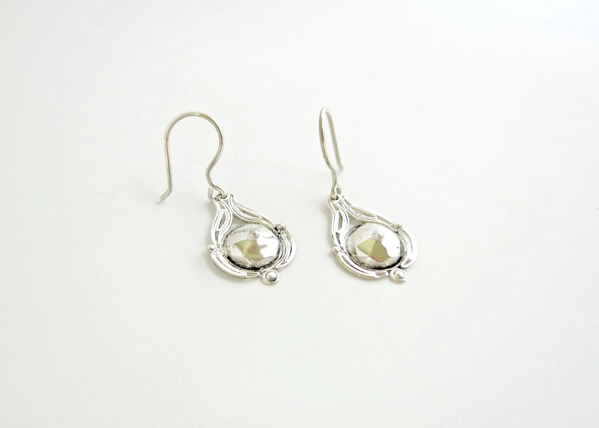 Dainty, faceted center, filigree Victorian earrings