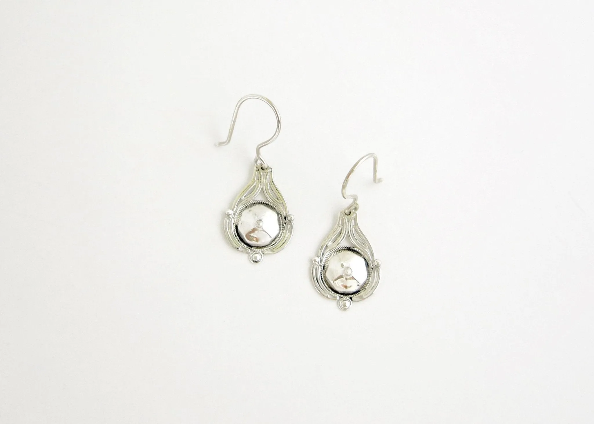 Dainty, faceted center, filigree Victorian earrings