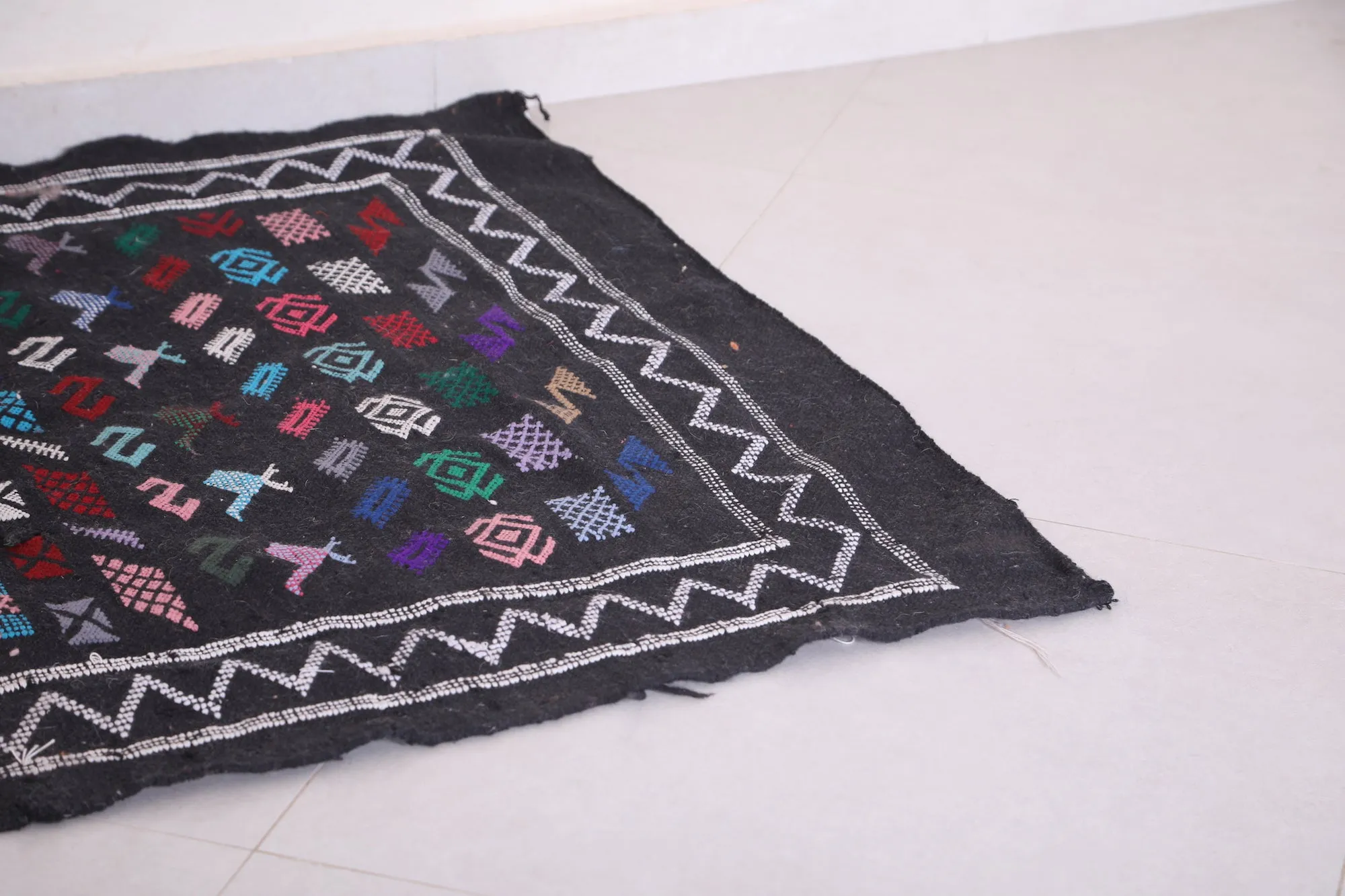 Flat Woven Kilim Rug - 3.3 FT X 4.9 FT | Moroccan Handmade Decor