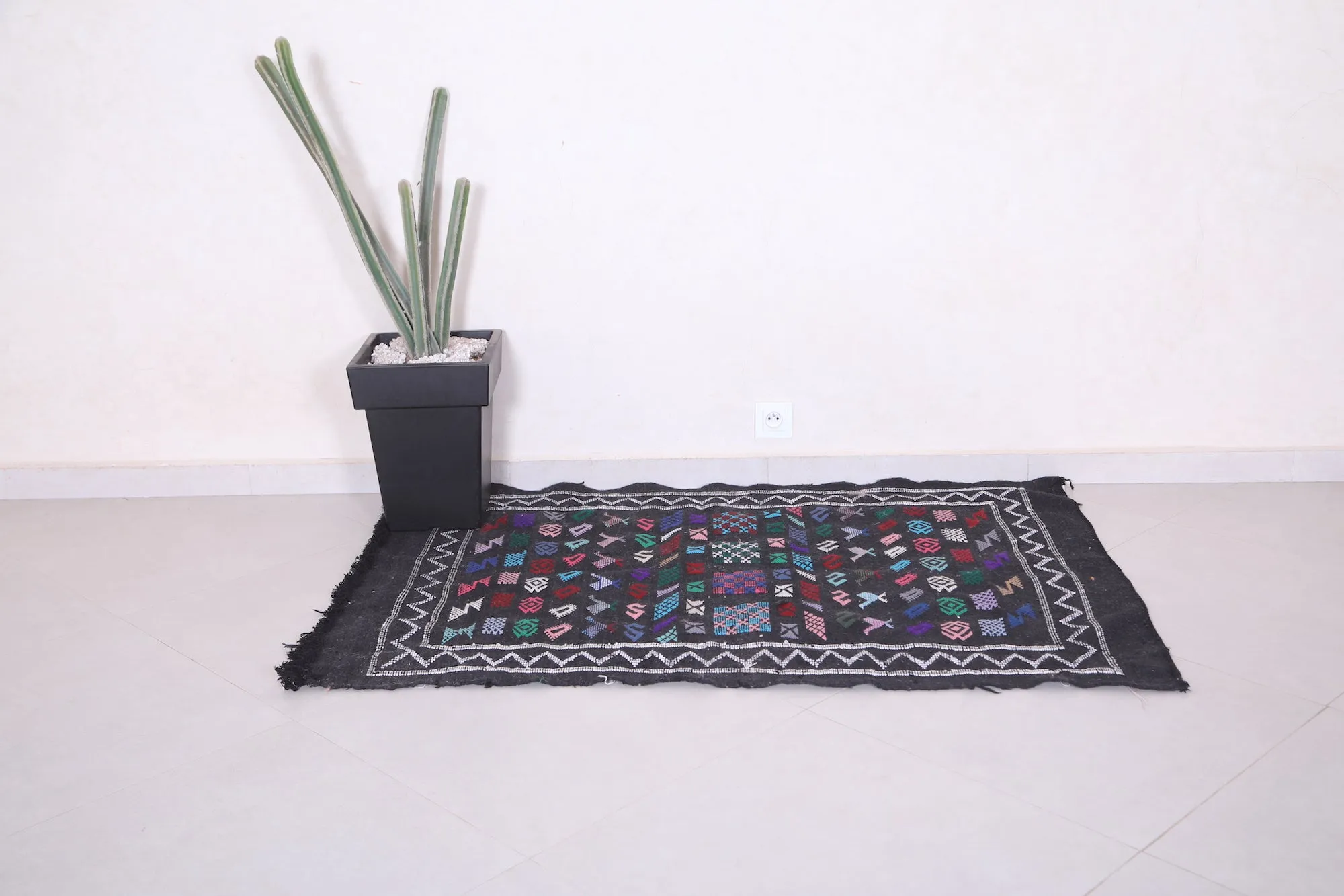 Flat Woven Kilim Rug - 3.3 FT X 4.9 FT | Moroccan Handmade Decor