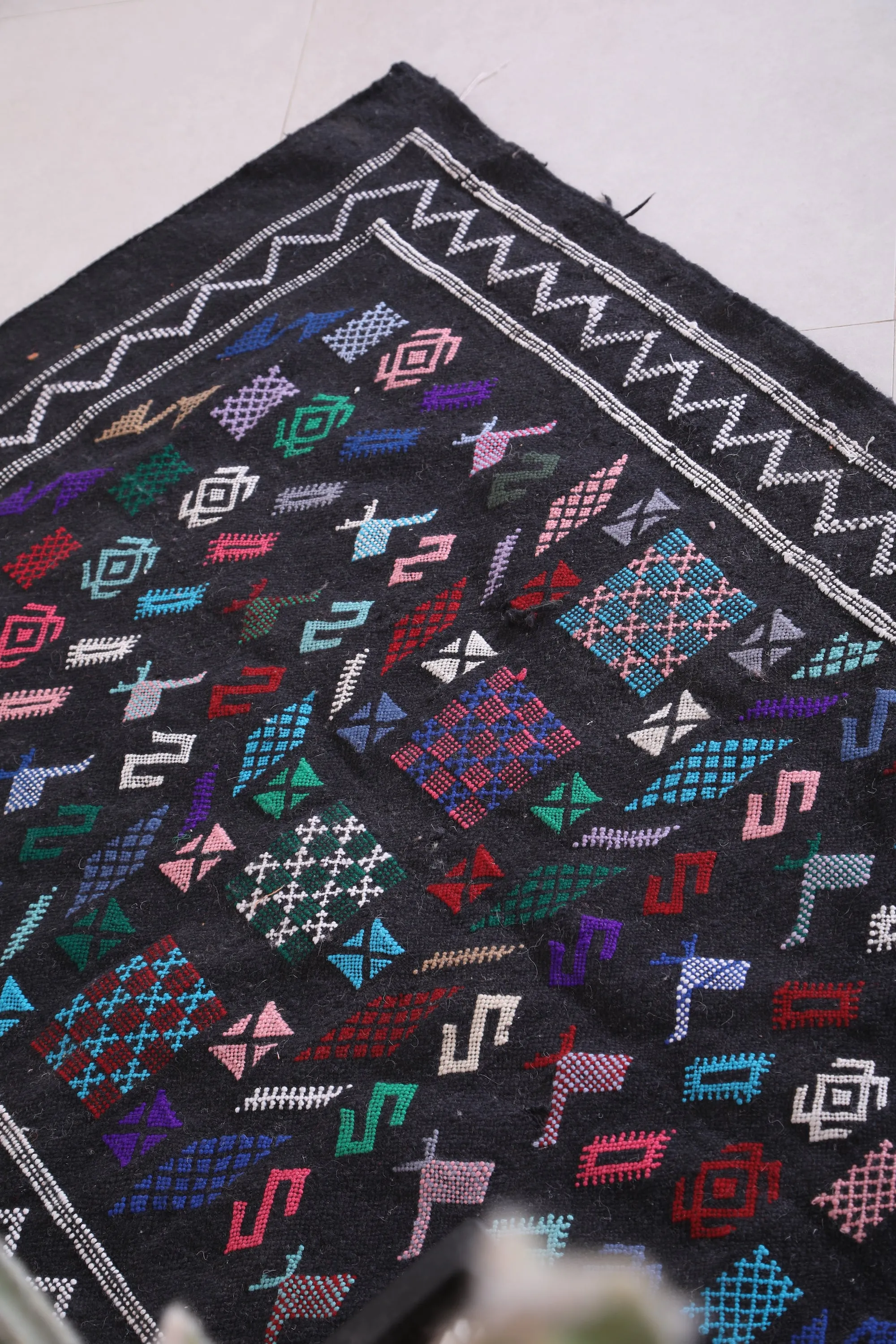 Flat Woven Kilim Rug - 3.3 FT X 4.9 FT | Moroccan Handmade Decor