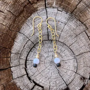 Gold chain earrings with onyx and blue lace agate