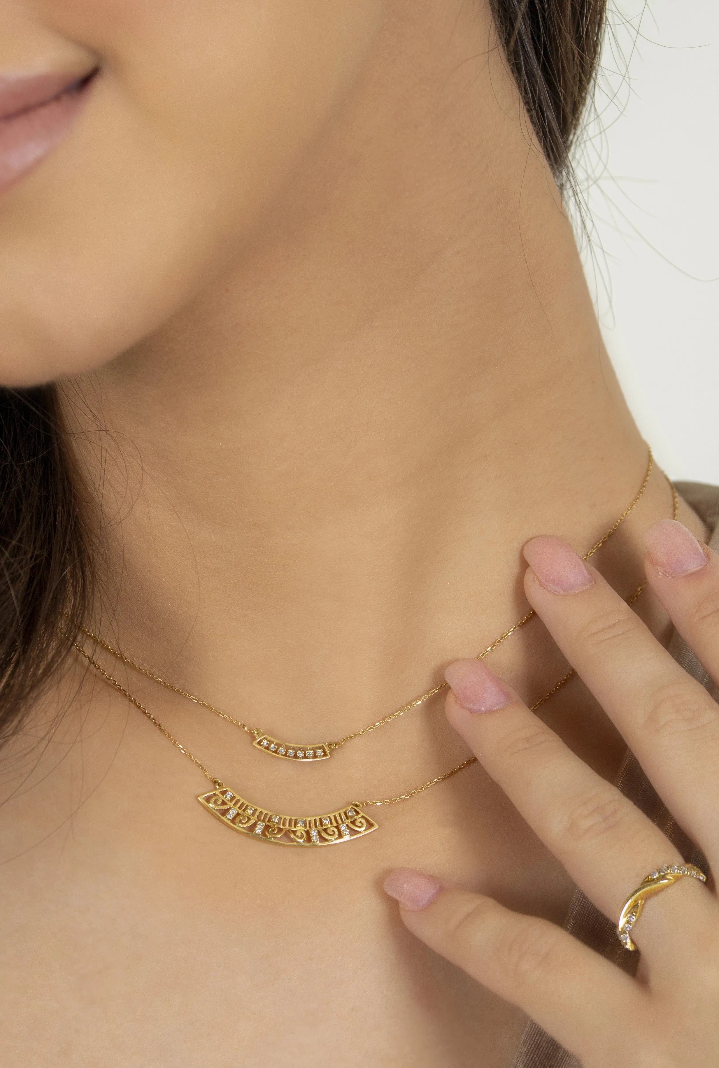 Levant Curved Wide Necklace with Diamonds