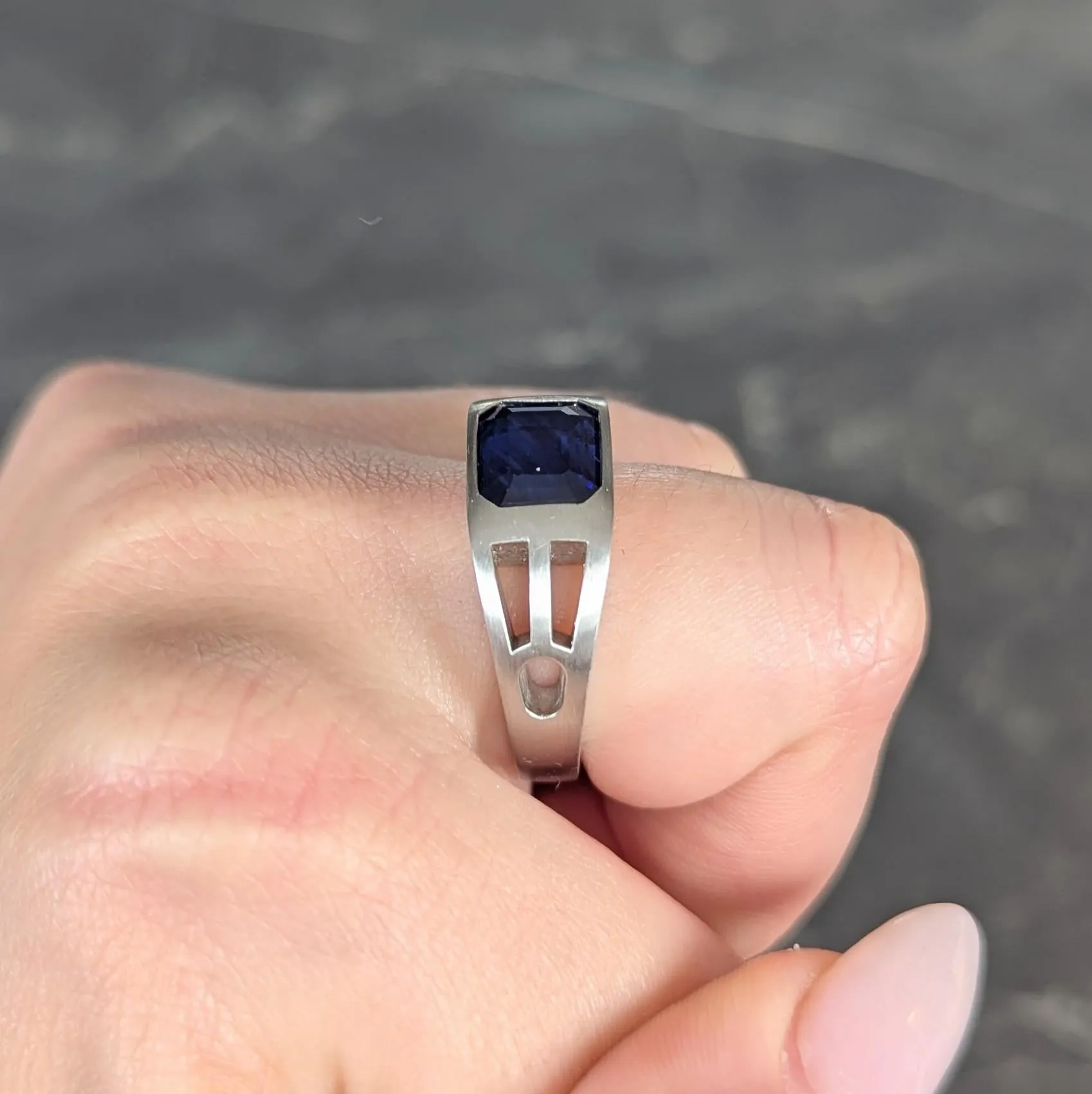 Modernist 5.60 CT Blue Sapphire Platinum Geometric Unisex Men's Signet Ring