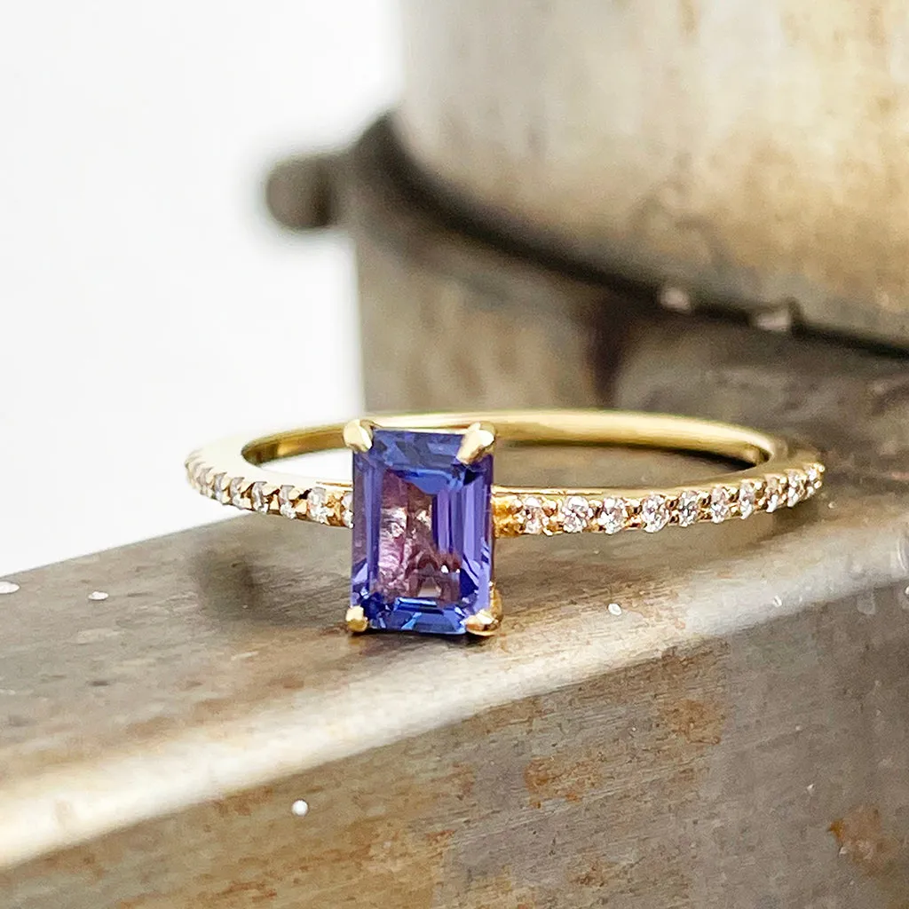Must Have Octagonal Tanzanite Diamond Band Yellow Gold Ring