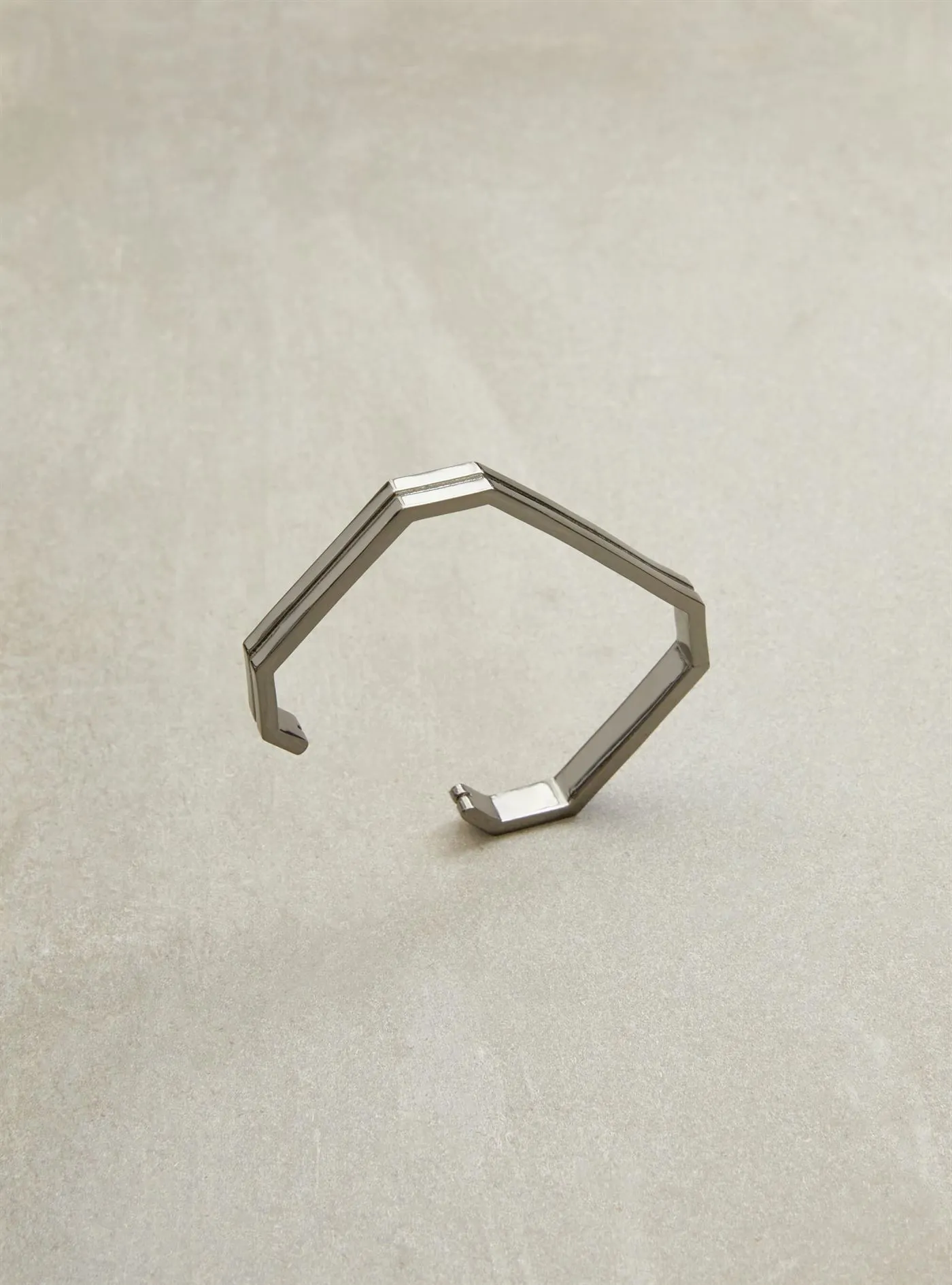Outhouse   I   Poppi Nolita Bolt Handcuff - Gunmetal Brass, Rhodium  Accessories OHAW21HC202