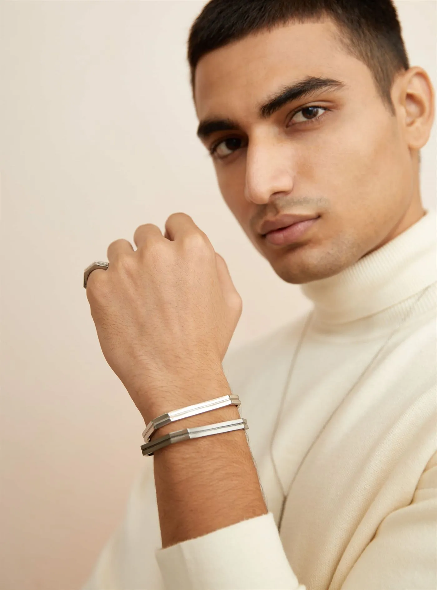 Outhouse   I   Poppi Nolita Bolt Handcuff - Gunmetal Brass, Rhodium  Accessories OHAW21HC202
