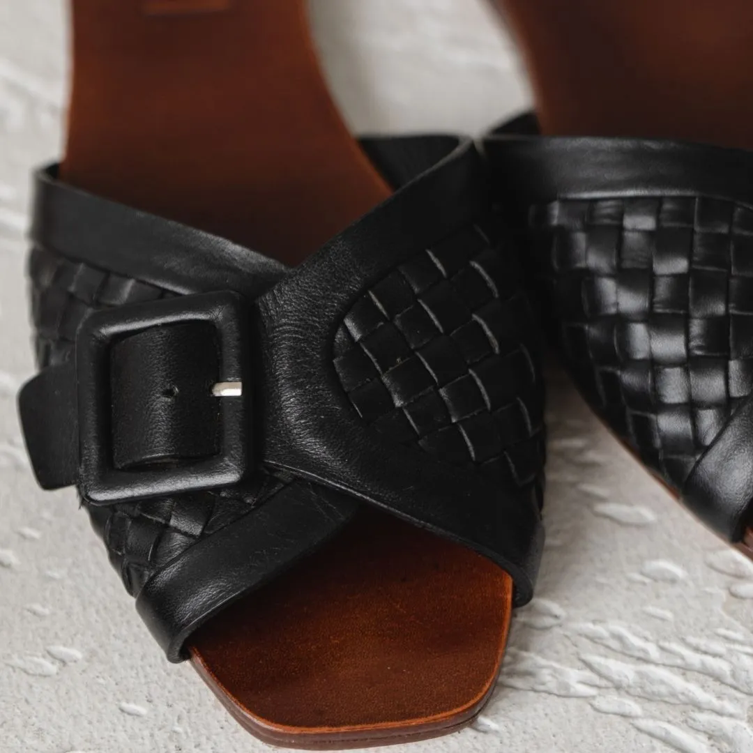 The Buckle Slide [Black]