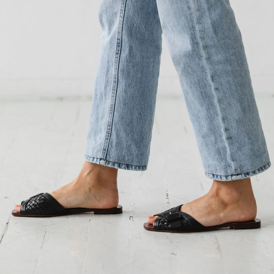 The Buckle Slide [Black]
