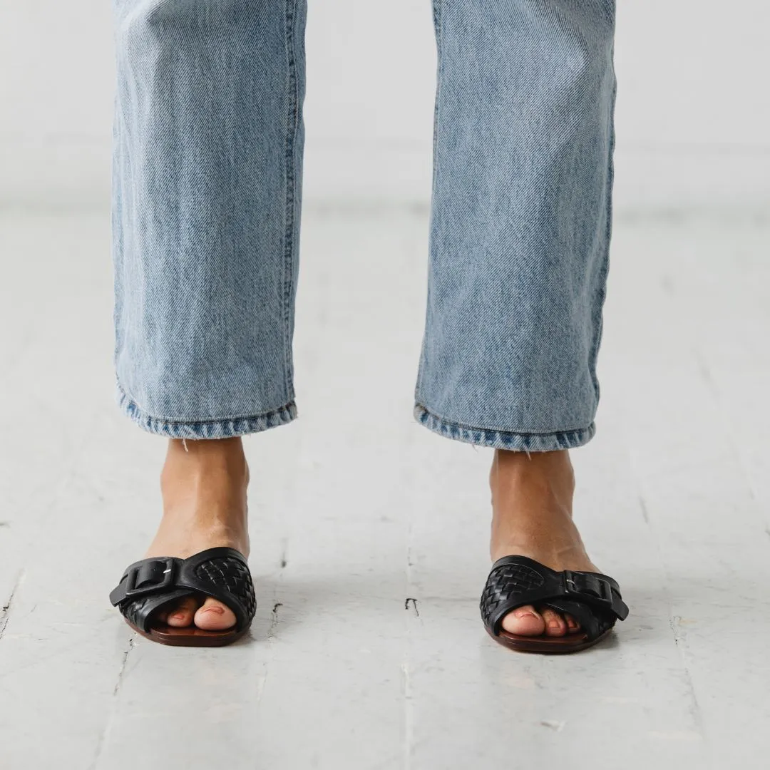 The Buckle Slide [Black]