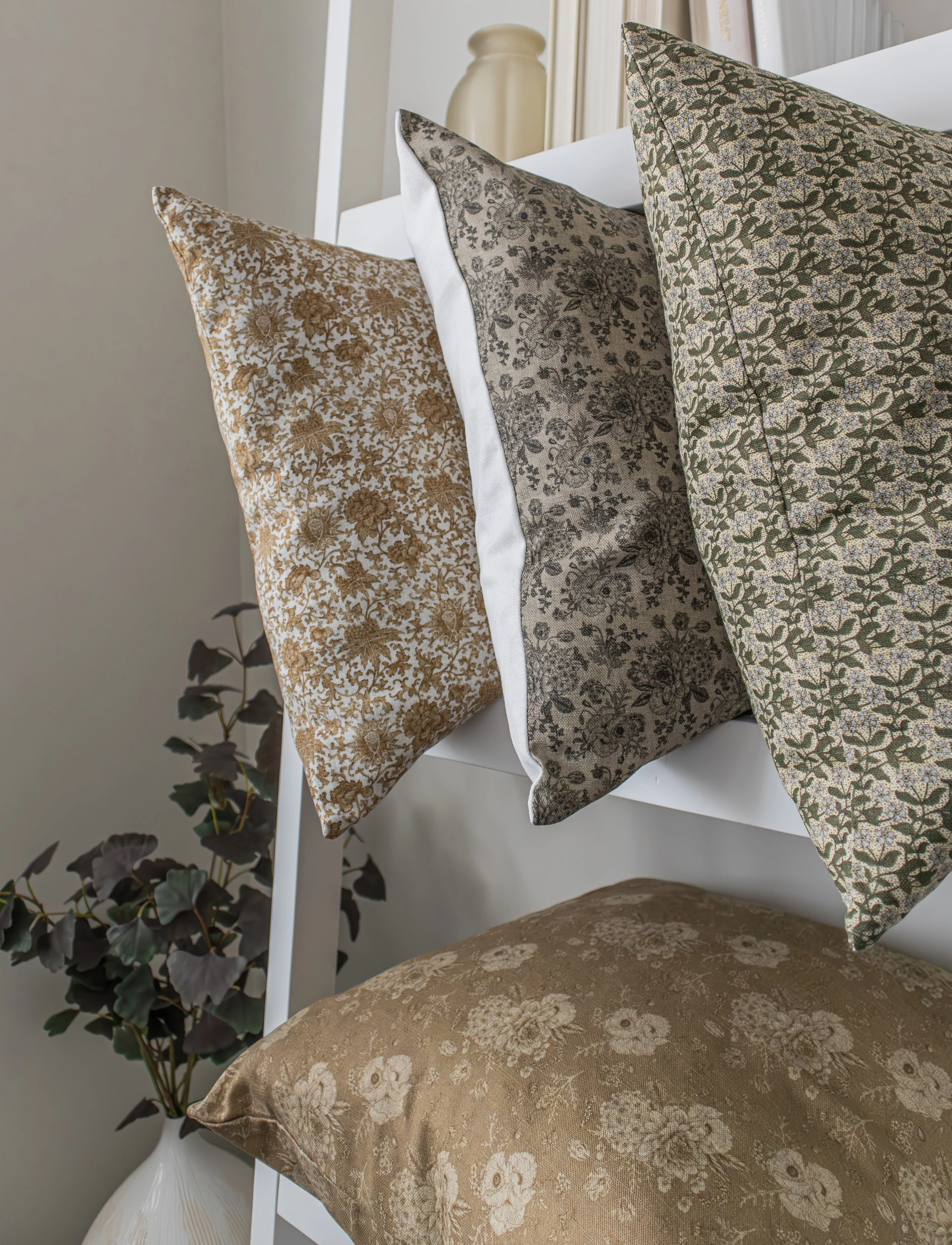Valencia | Vintage Floral Pillow Cover
