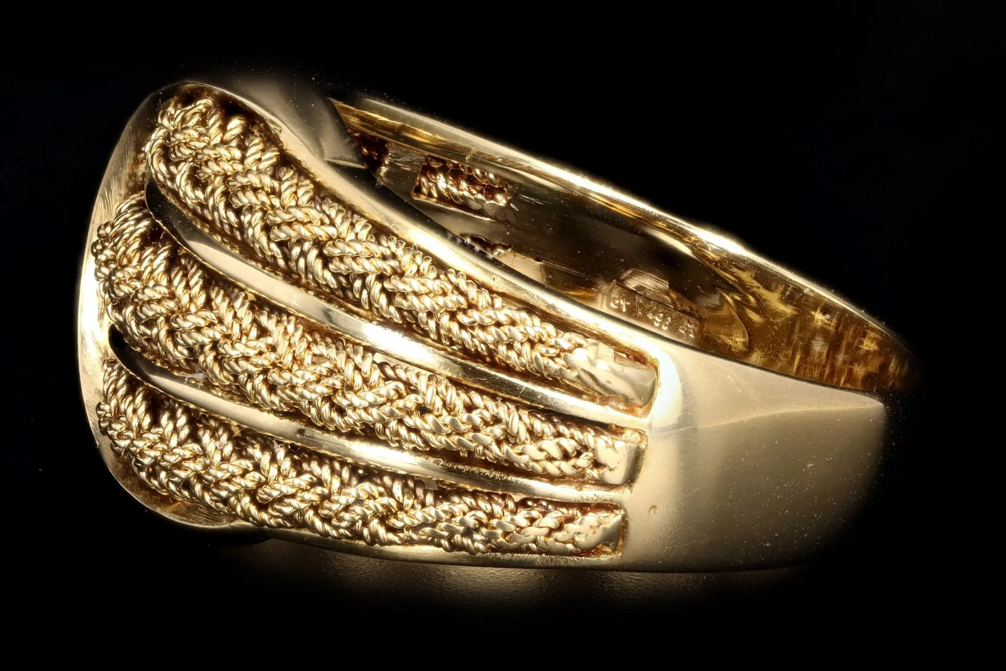 Vintage 18K Yellow Gold Buckle Ring