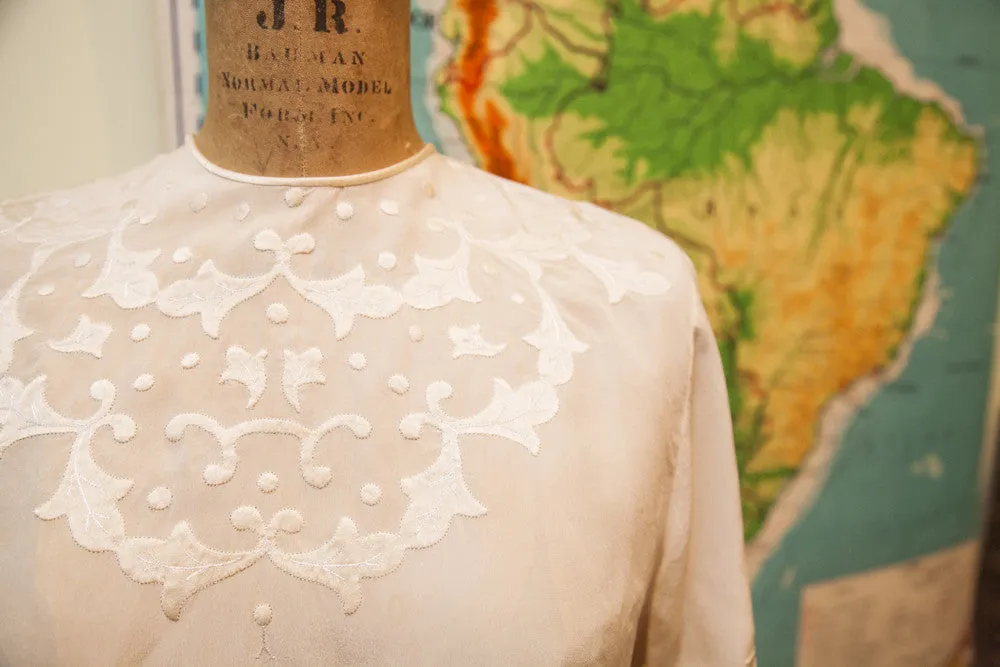 Vintage 50s Tailored Woman Silk Embroidered Blouse