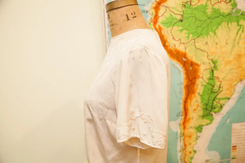 Vintage 50s Tailored Woman Silk Embroidered Blouse