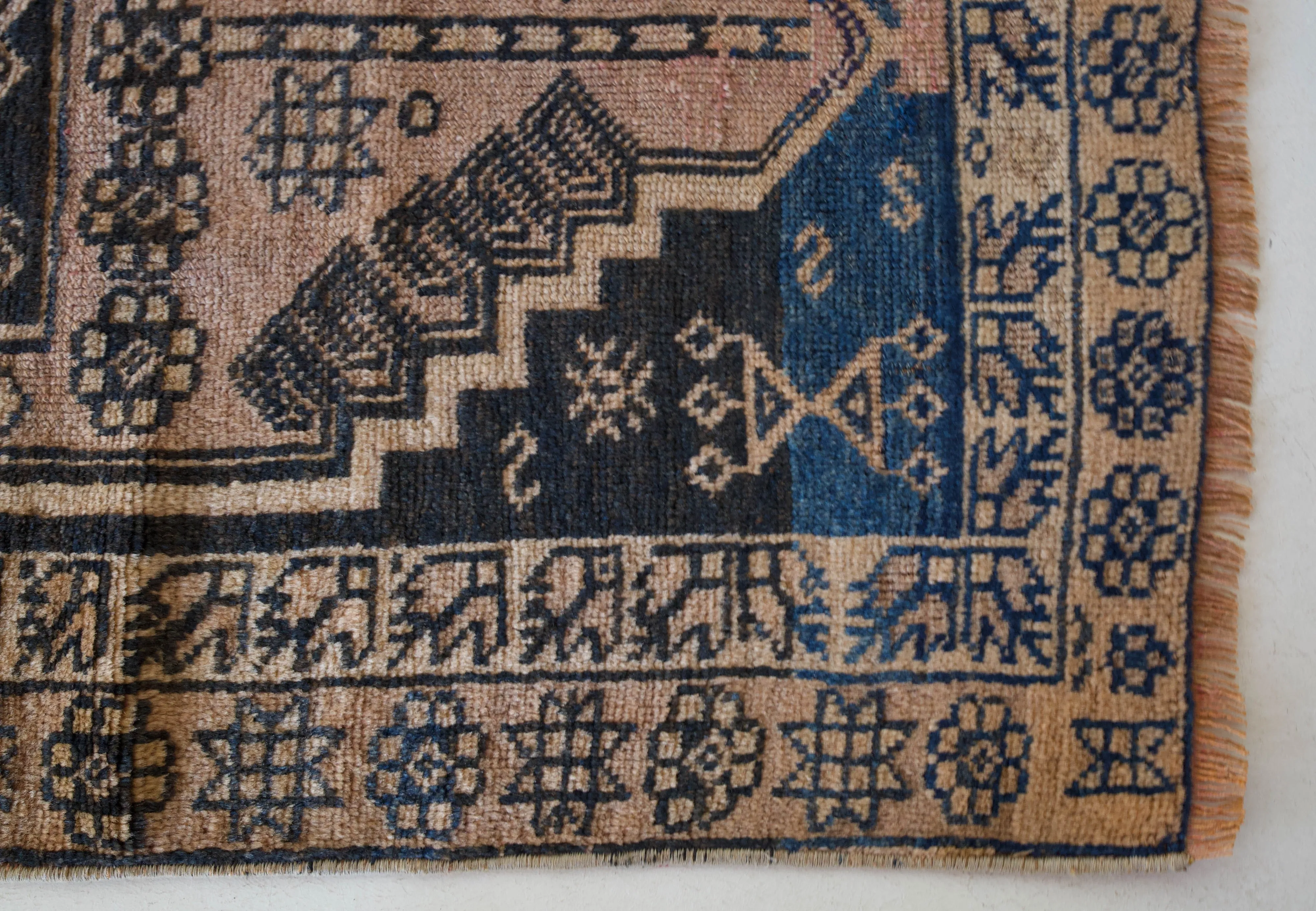 Vintage central Anatolian Rug 2'4"x4'