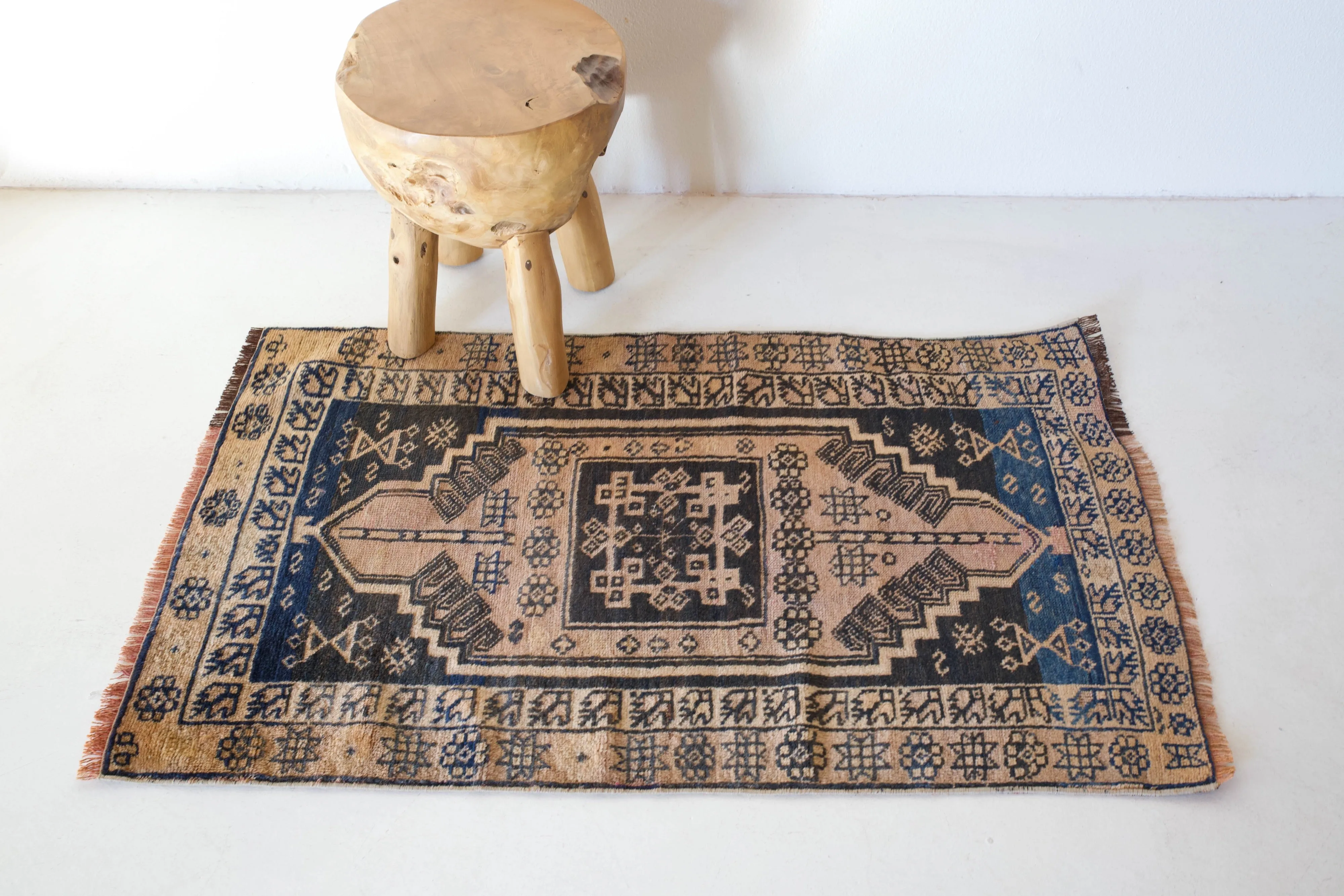 Vintage central Anatolian Rug 2'4"x4'