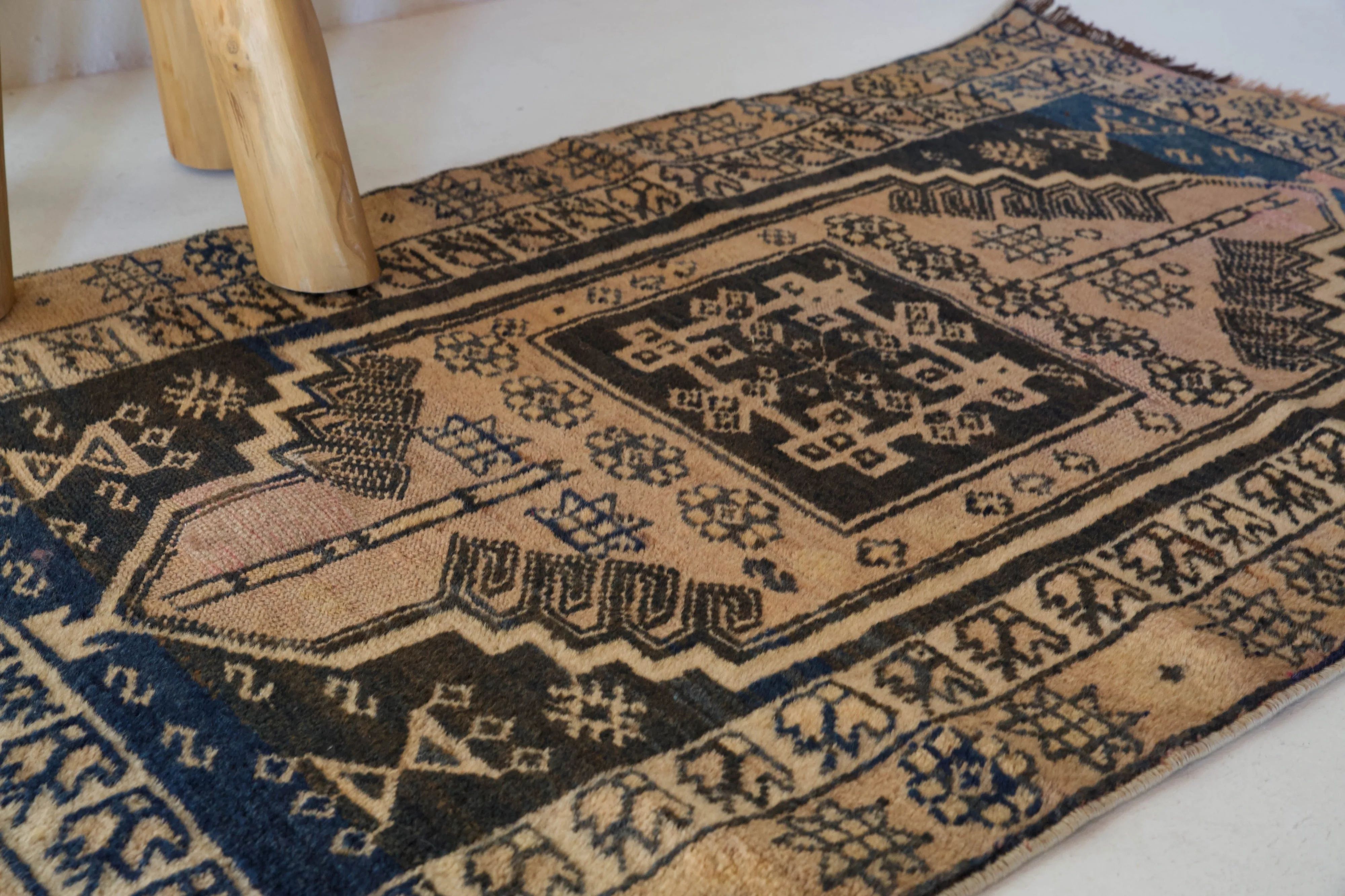 Vintage central Anatolian Rug 2'4"x4'