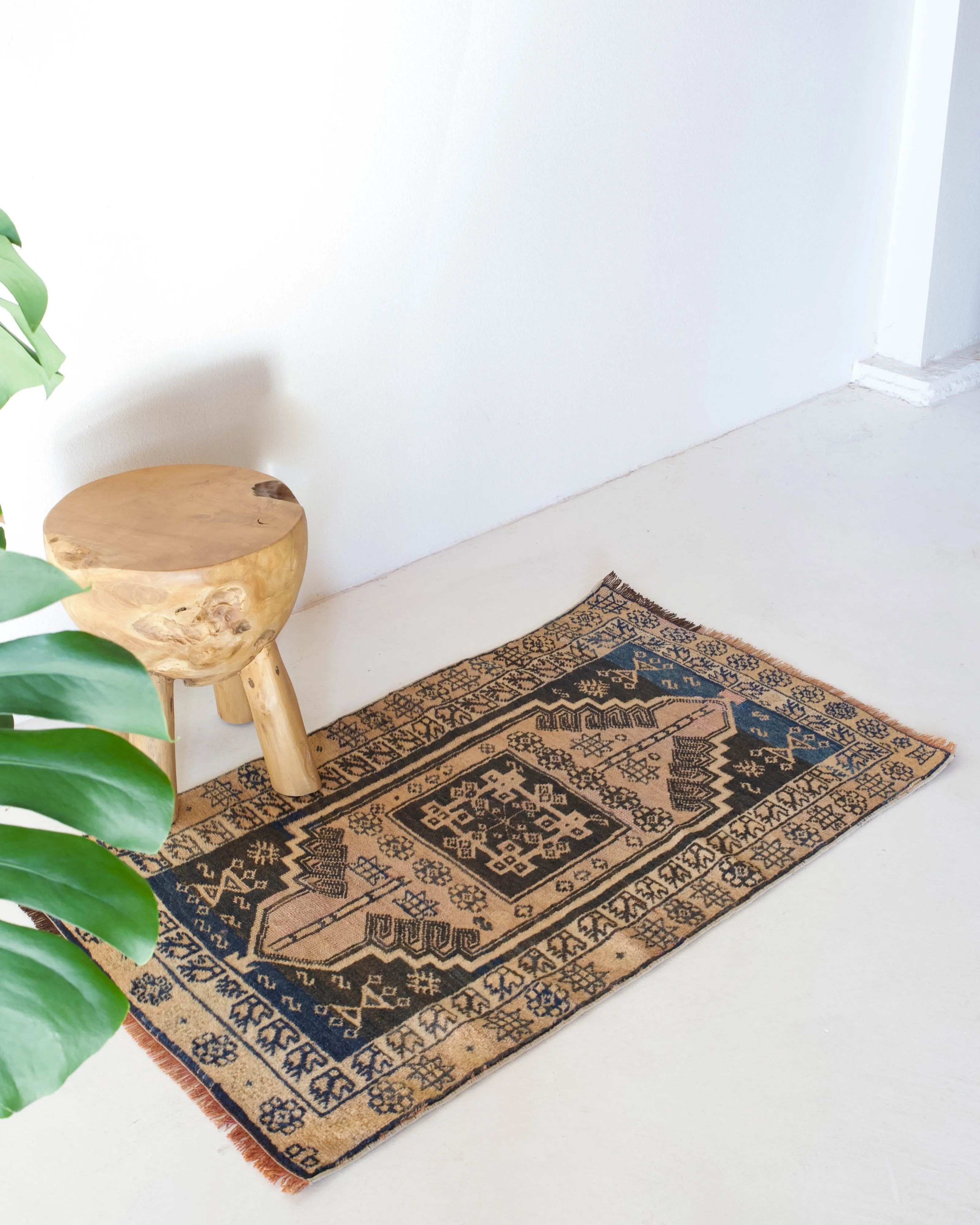 Vintage central Anatolian Rug 2'4"x4'