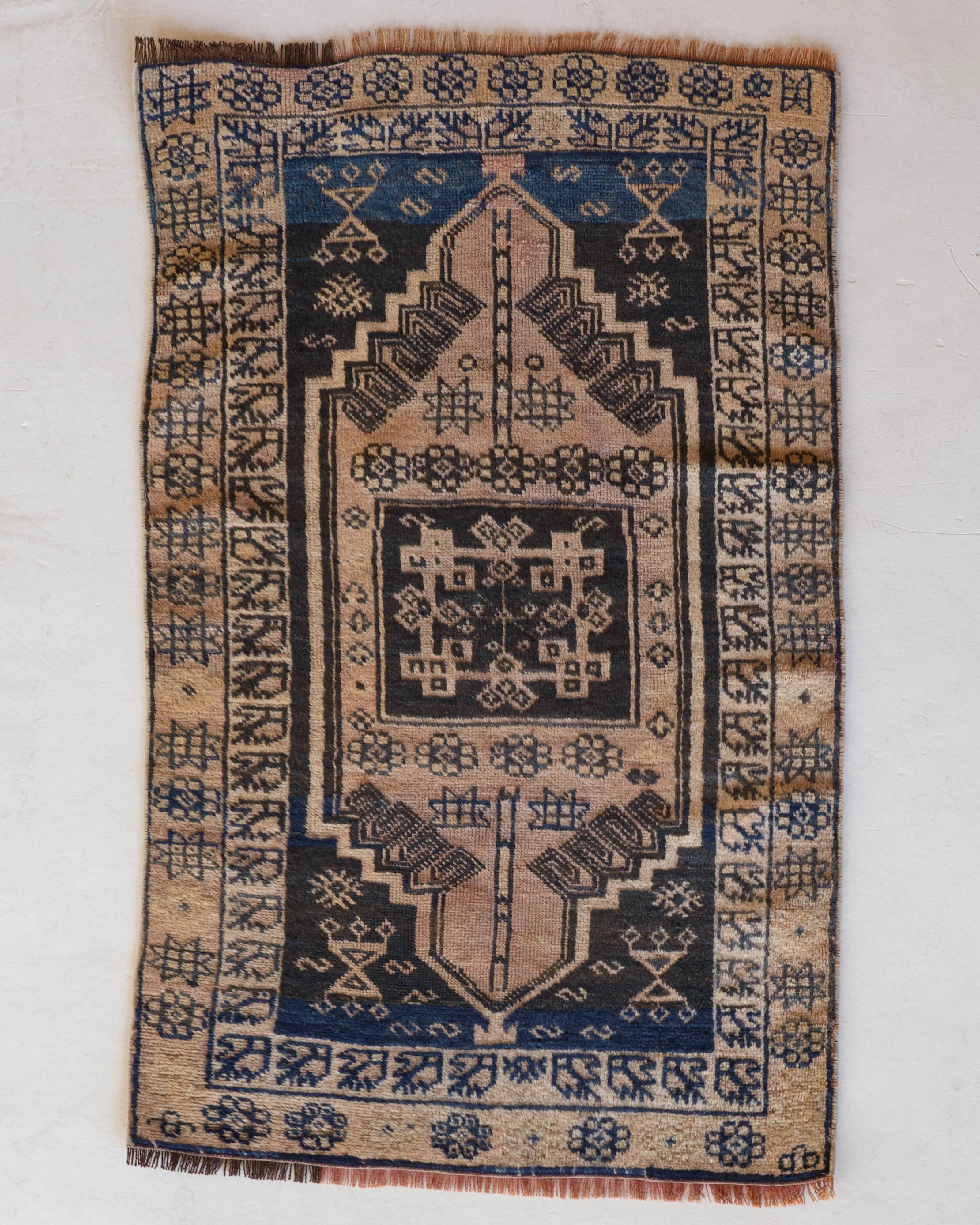 Vintage central Anatolian Rug 2'4"x4'